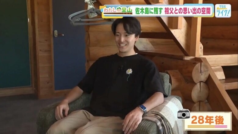 写真と同じ場所で28歳になった鴨木さんを撮影