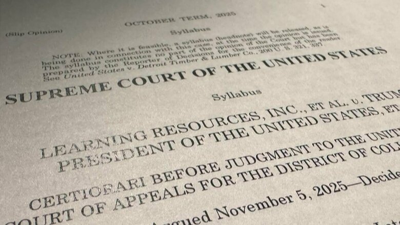 トランプ大統領の関税措置に関する最高裁判決を示す裁判所文書