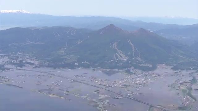 登山客やウィンタースポーツを楽しむ人が訪れる磐梯山