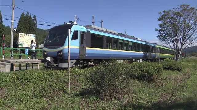 只見線の全線再開通2周年を記念し運行された観光列車「SATONO」