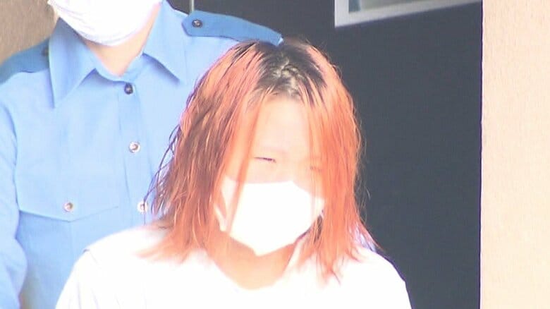 暴行の疑いで逮捕された母親の藤井朋美容疑者（22）