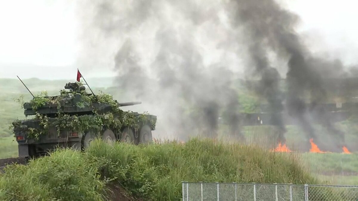 富士総合火力演習 「25式高速滑空弾」の発射機を初公開 砲弾の破裂事故