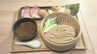うどんのようにモチモチ…製麺所が手掛けるラーメン店で『せいろ蒸しつけ麺』温かくつけ汁が冷めないと好評