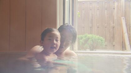 個室型の「貸切風呂」を家族で満喫　感染対策とプライベート感…苦境の温泉旅館が奮闘【長野発】