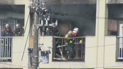 【続報】富山市の6階建てマンションで火災　「4階から炎と煙が見える」　部屋の住民は出火当時は外出中