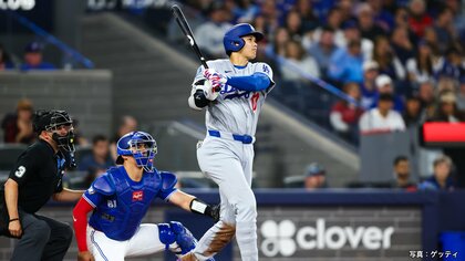 大谷翔平ヒヤリ　牽制球投げた捕手の手が左腕に直撃し苦悶の表情も再び打席へ　ボークに猛抗議のブルージェイズ監督は退場処分