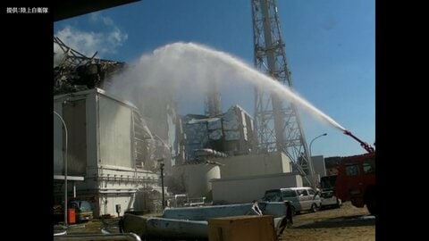 「親しい人、国を守りたい」未曾有の原子力事故に命をかけた自衛隊員が語る恐怖と決意　福島第一ヘリ放水の背景にあった政府とアメリカの思惑