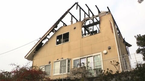 「血まみれの人が助けを…」住宅火災現場で40代男性死亡　首に刃物で切られたような傷　殺人事件か　広島・東広島市