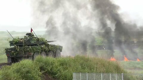 富士総合火力演習　「25式高速滑空弾」の発射機を初公開　砲弾の破裂事故があった「10式戦車」は射撃見送り