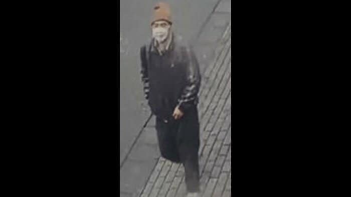 警視庁は、現場から逃走した男の画像を公開した。