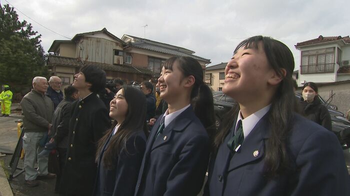 駅名標をデザインした高校生