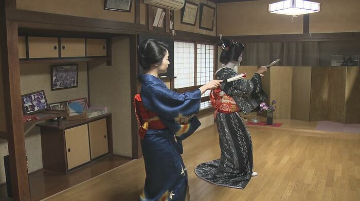 仕事前に踊りを確認