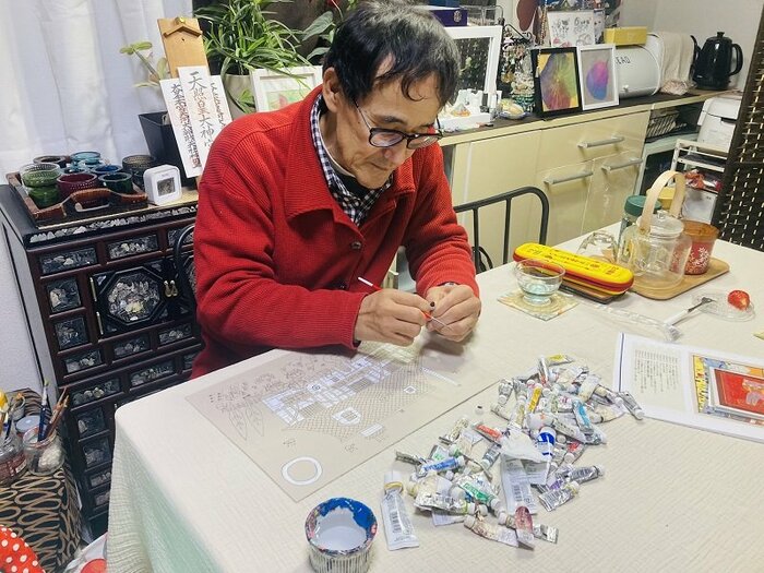 絵を描くときはダイニングテーブルで