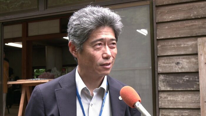 温泉の営業継続に期待を寄せる北秋田市産業部・小松武志部長