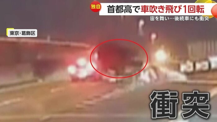 宙を舞い1回転する車