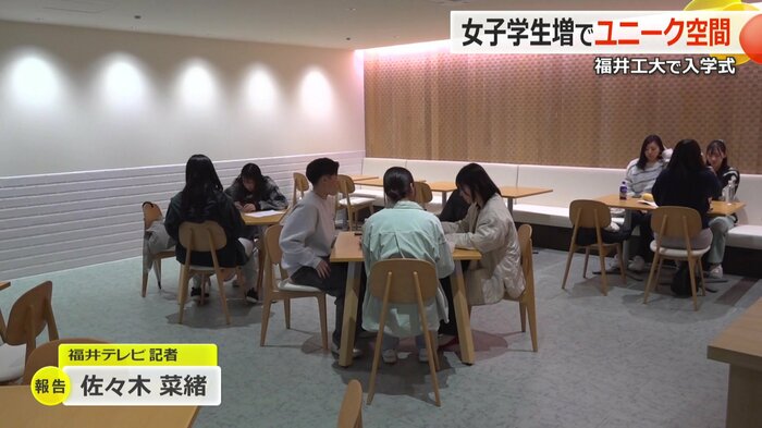 木目調のデザインでくつろぎやすい空間