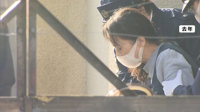 送検される大橋とし子被告(66)(去年11月)