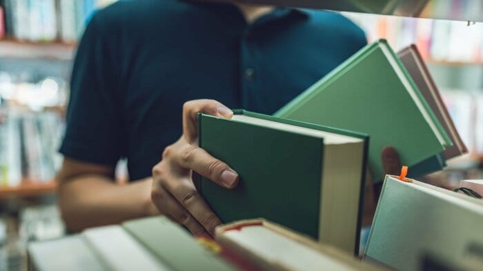 図書館の本も個人所有の本も財産(画像はイメージ)