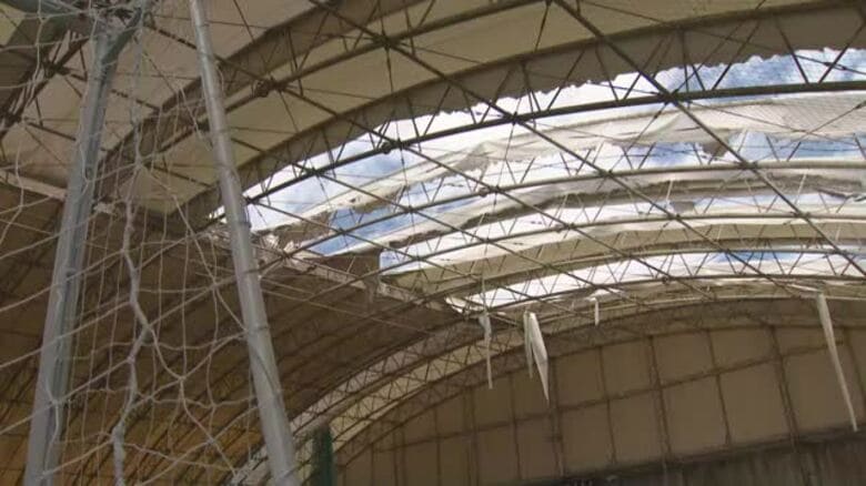 台風６号の爪痕…高松市で屋内サッカー場の屋根損傷　”今回ほどの損傷は初めて”【香川】｜FNNプライムオンライン