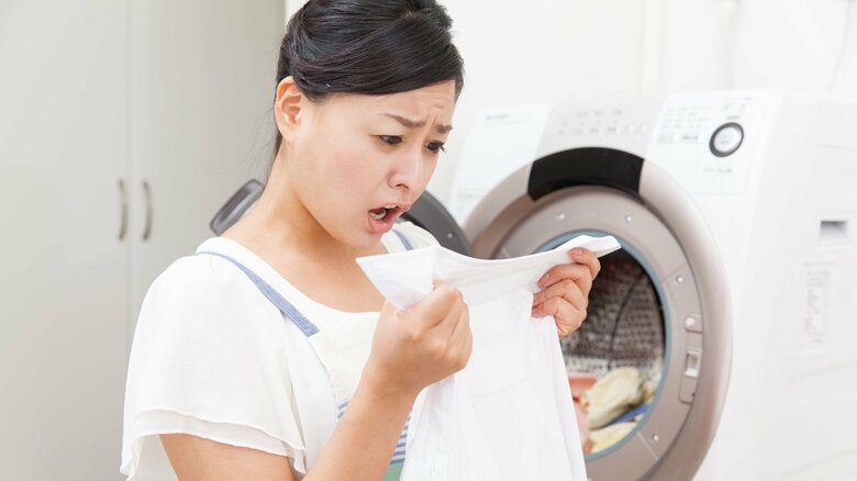 “時短”や“節水”が黄ばみの原因かも。白シャツの皮脂や汚れを洗い流すクリーニング法を“洗濯家”が伝授｜FNNプライムオンライン