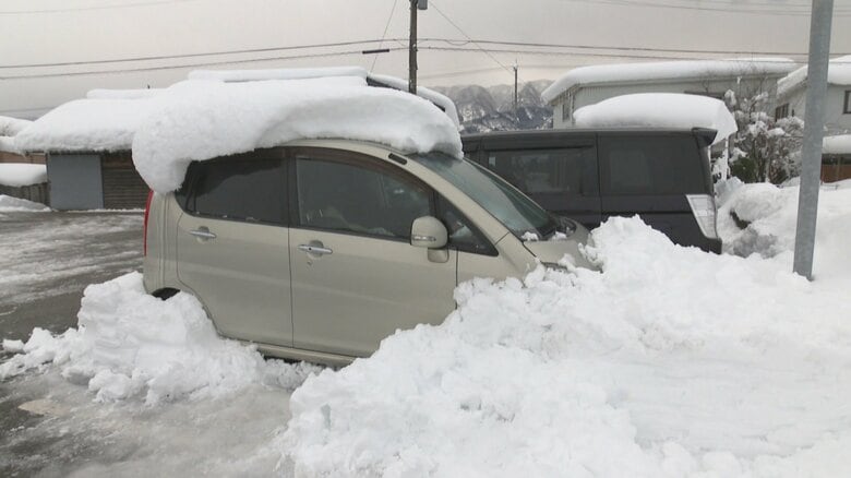 雪に埋もれた車から男性遺体　周囲には65センチもの雪　運転席でドアに寄りかかった状態で発見｜FNNプライムオンライン