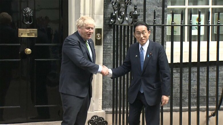 ロンドンを訪問した岸田首相 英・ジョンソン首相と(5月5日)