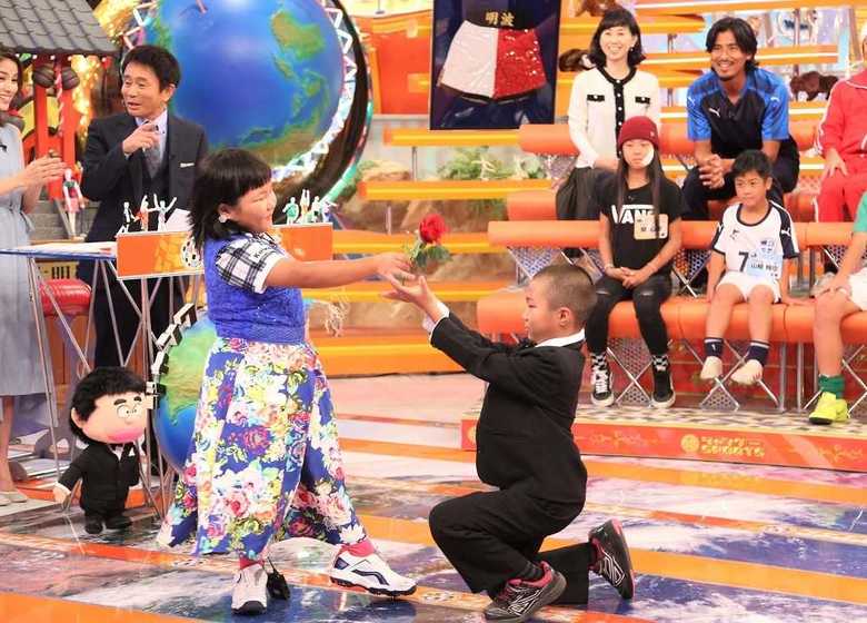 弥勒ちゃんが兄・桃太郎くんと社交ダンスを披露