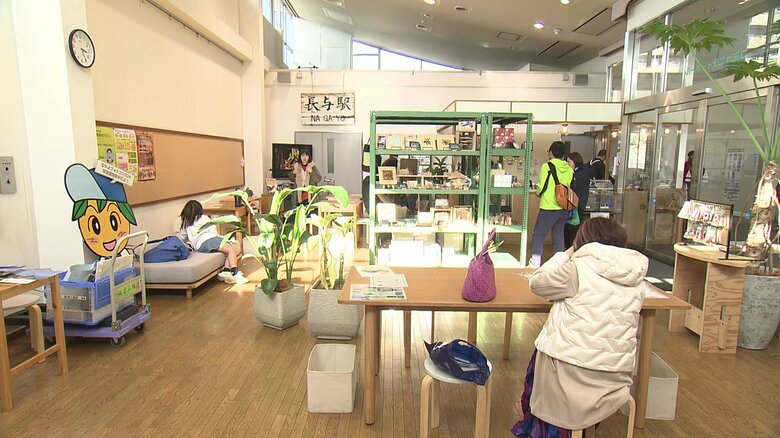 JR長与駅でアイデアグッズが販売されている