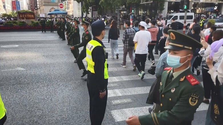 上海名物“人間遮断機”
