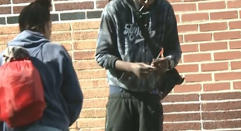 注射器を売買する様子も目撃した