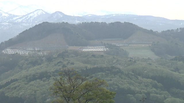 福島県福島市・先達山につくられたメガソーラー発電所