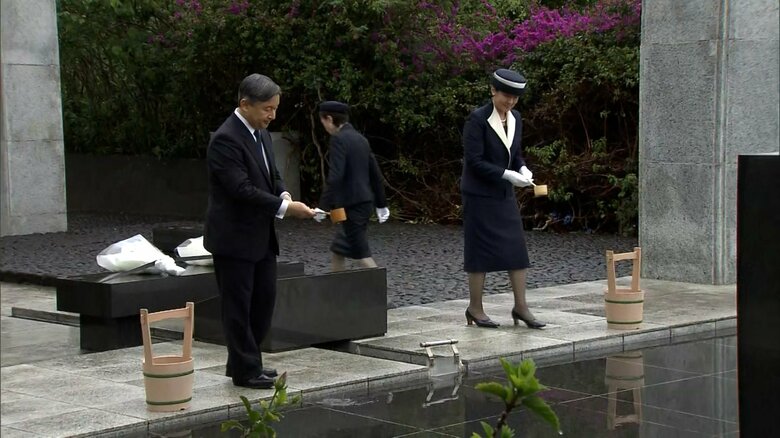 「鎮魂の丘」を訪問された天皇皇后両陛下