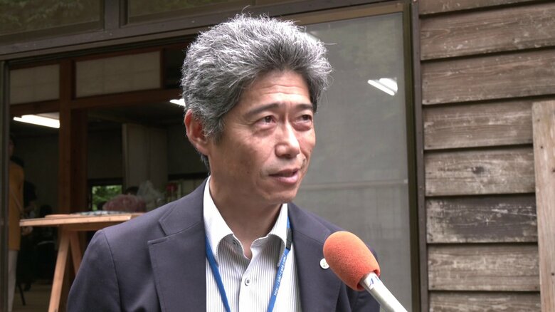 温泉の営業継続に期待を寄せる北秋田市産業部・小松武志部長