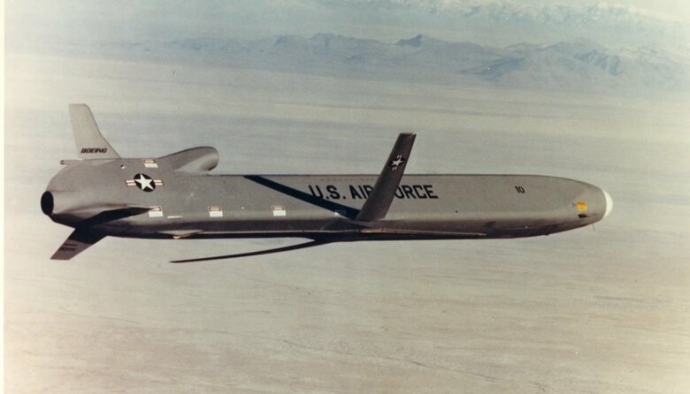 AGM-86B核巡航ミサイル(模擬弾)(米国防総省公式画像)