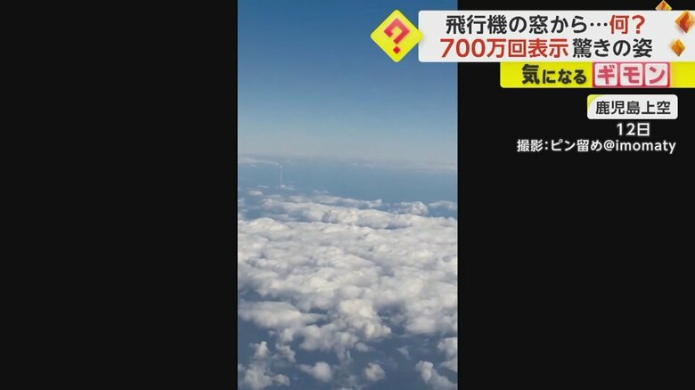 一筋の白い雲をのばし打ち上げられたH2Aロケットが空へ上っていく瞬間②