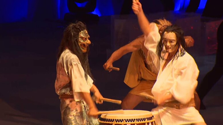 輪島市で伝承される御陣乗太鼓(ごじんじょだいこ)の演奏