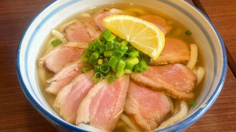 オリジナルメニュー「鴨のローストステーキうどん」（提供：大森さん）