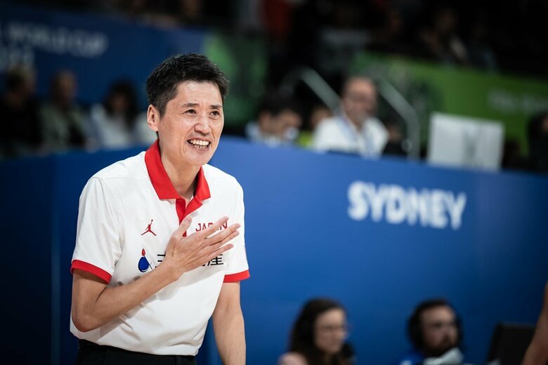 パリ五輪こそは金メダルを狙う恩塚亨HC（C）FIBA