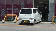 100円ショップに軽自動車が突っ込み客ら6人負傷―運転していた74歳女を逮捕―暴走直前に駐車場で別の接触事故を起こしていたことが判明〈北海道網走市〉