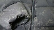 ダウンの黒カビは自分で取らないで！“洗濯ハカセ”が教える家庭でも落とせる白カビとカビ臭の正しい取り除き方