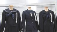 高校制服売り場にぎわう　合格発表から一夜　岩手県盛岡市