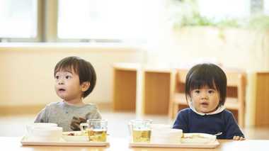 幼保無償化でも給食費はタダにならない? 「ごはん」「おかず」代の支払いは 幼稚園と保育所でこんなに違う!