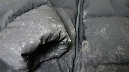 ダウンの黒カビは自分で取らないで！“洗濯ハカセ”が教える家庭でも落とせる白カビとカビ臭の正しい取り除き方
