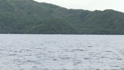 「意識がない」湖でボート転覆　陸に引き上げ心肺蘇生…49歳男性が死亡　エンジン付きボートに1人で乗り、釣り中に
