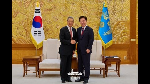 韓国大統領　中国外相と会談　北朝鮮問題をめぐり緊密な意思疎通の継続求める