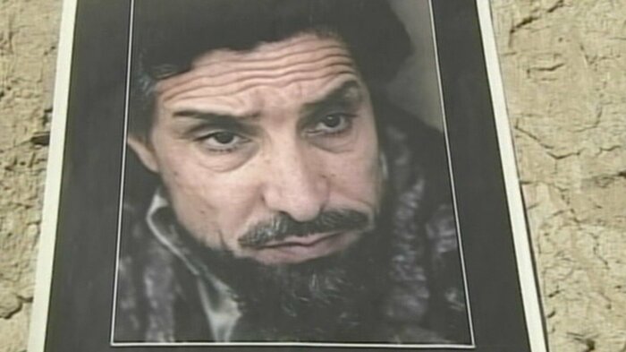 検問所に張られた故マスード北部同盟最高司令官の写真