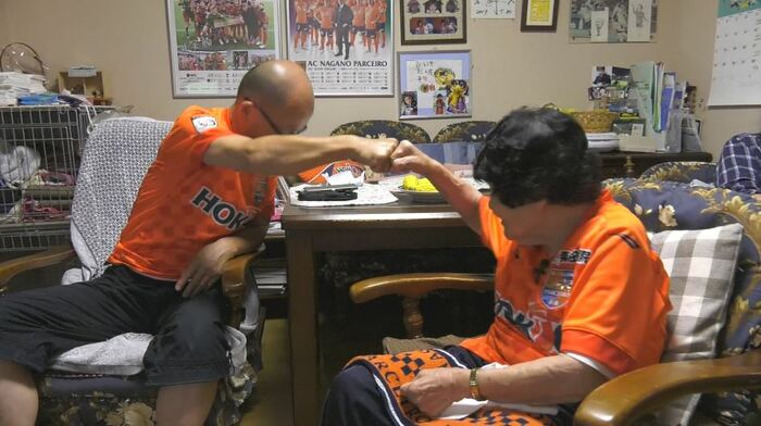 パルセイロの勝利を喜ぶ
