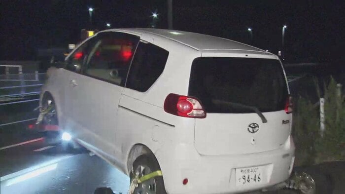 長沢被告は「子供2人は後部座席で寝ていて、自分は運転席でスマホを触っていた」などとウソの説明をしていた。