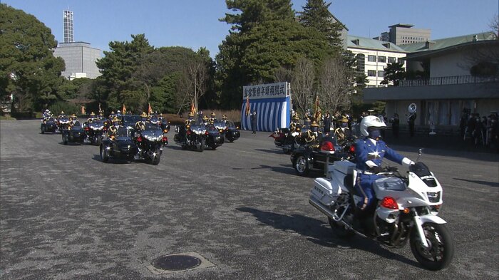 「側衛車両部隊」に所属するサイドカー・白バイ・護衛車の車列