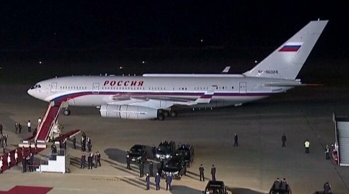 プーチン大統領を乗せたロシア政府のIL-96-300PU型機